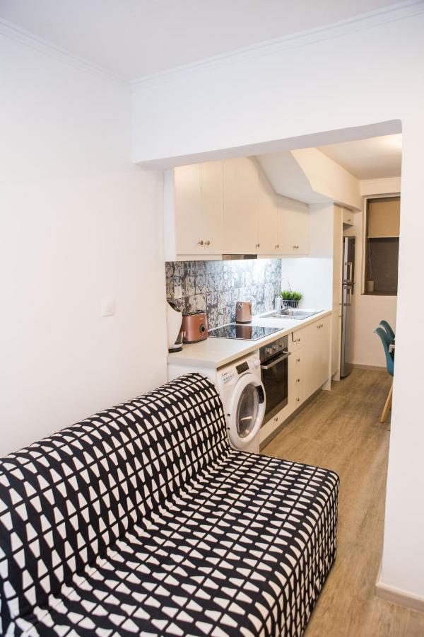 Stylish, Comfortable, Basement Loft-Like Apartment With Amenities アテネ エクステリア 写真