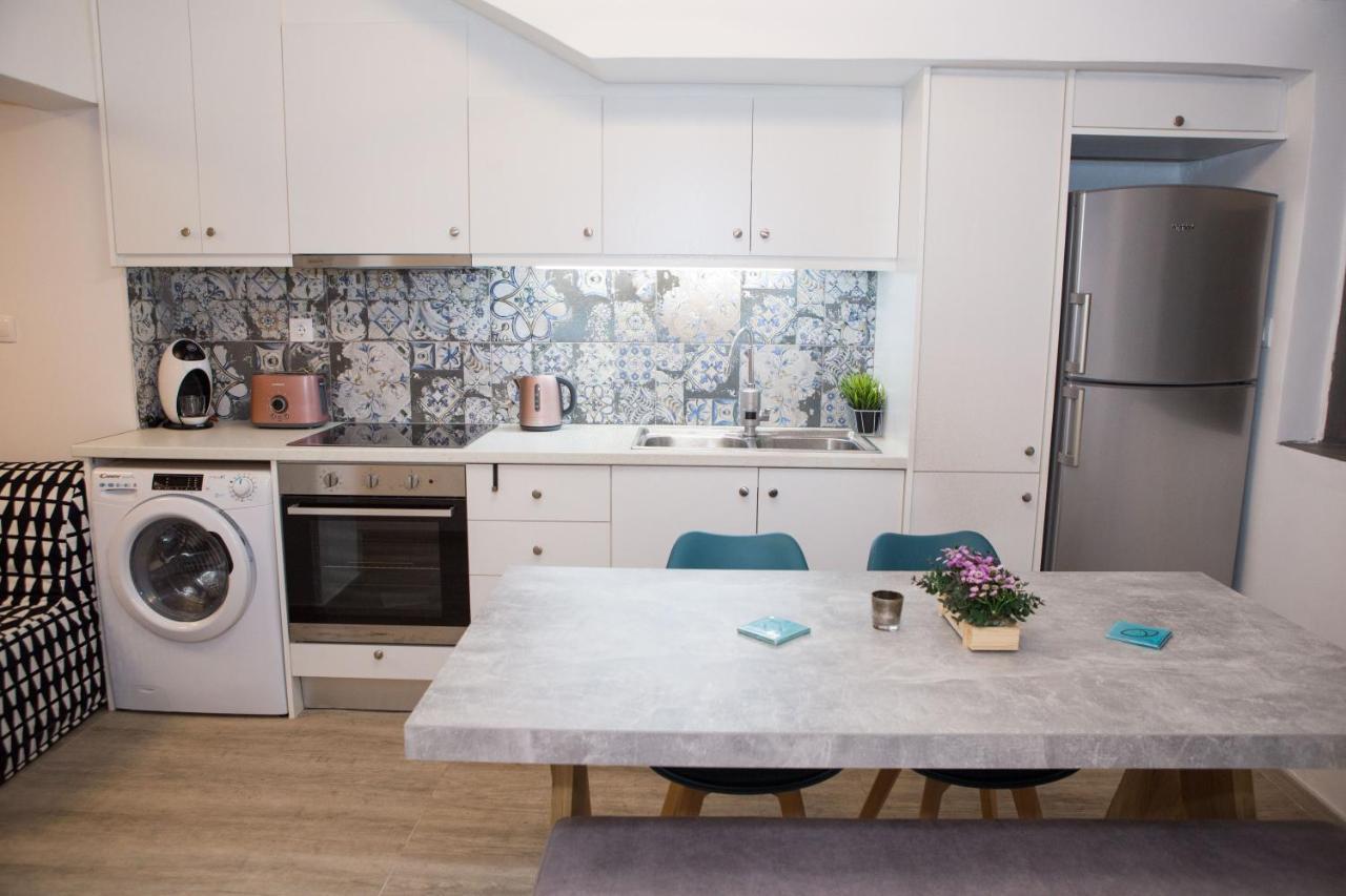 Stylish, Comfortable, Basement Loft-Like Apartment With Amenities アテネ エクステリア 写真