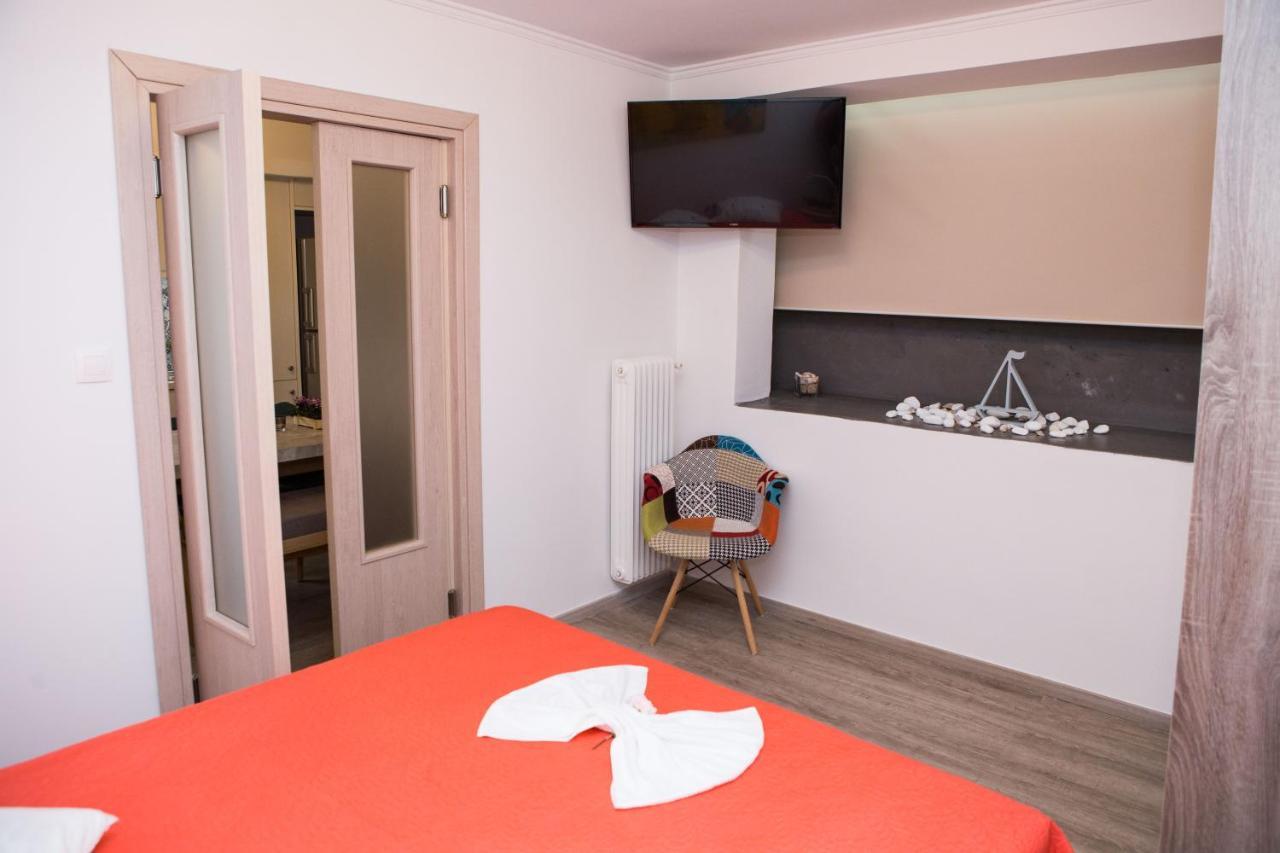 Stylish, Comfortable, Basement Loft-Like Apartment With Amenities アテネ エクステリア 写真