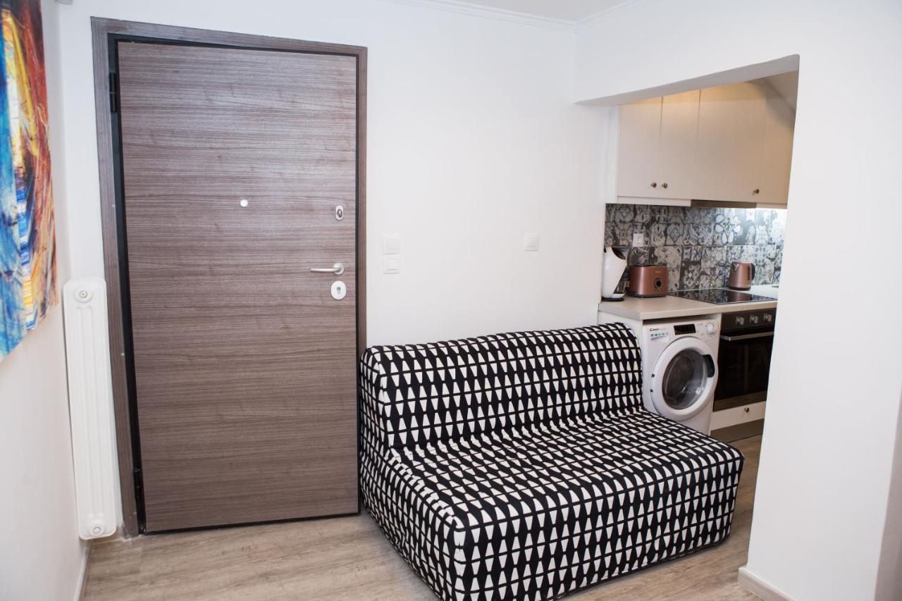 Stylish, Comfortable, Basement Loft-Like Apartment With Amenities アテネ エクステリア 写真