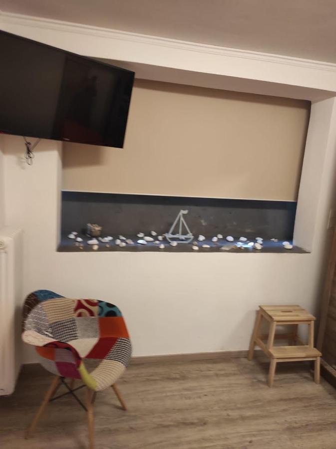 Stylish, Comfortable, Basement Loft-Like Apartment With Amenities アテネ エクステリア 写真
