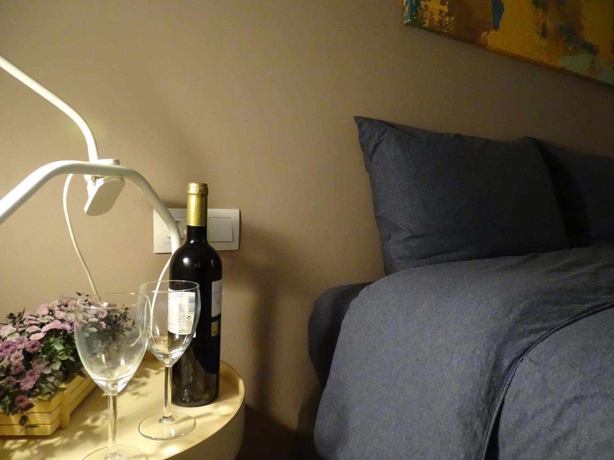 Stylish, Comfortable, Basement Loft-Like Apartment With Amenities アテネ エクステリア 写真