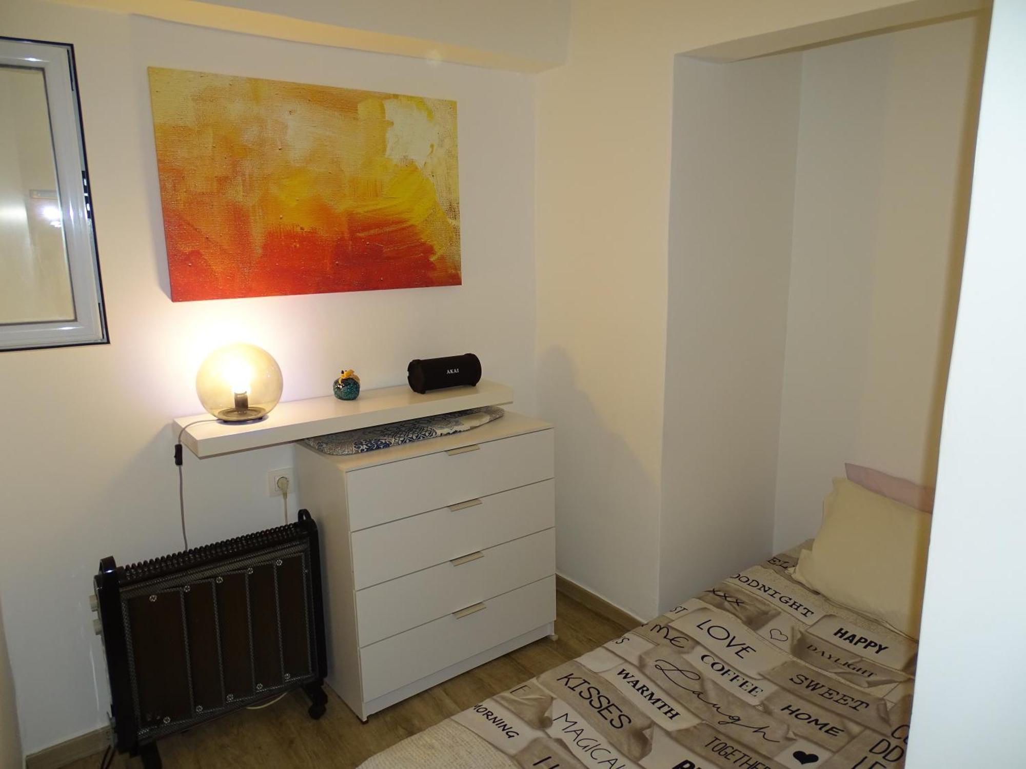 Stylish, Comfortable, Basement Loft-Like Apartment With Amenities アテネ エクステリア 写真