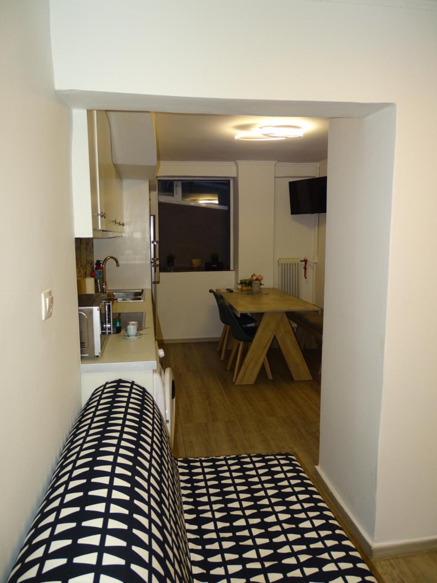 Stylish, Comfortable, Basement Loft-Like Apartment With Amenities アテネ エクステリア 写真
