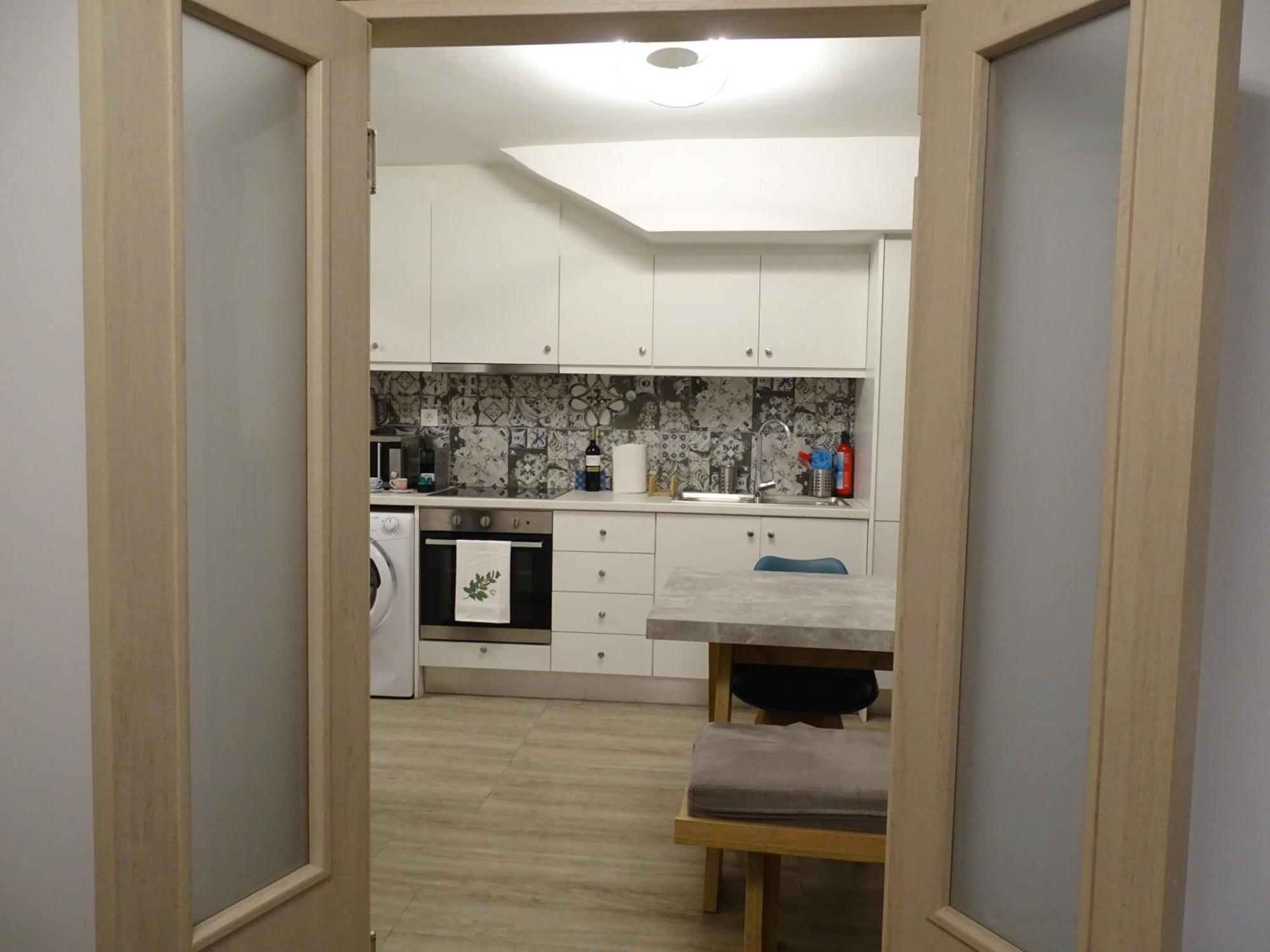 Stylish, Comfortable, Basement Loft-Like Apartment With Amenities アテネ エクステリア 写真