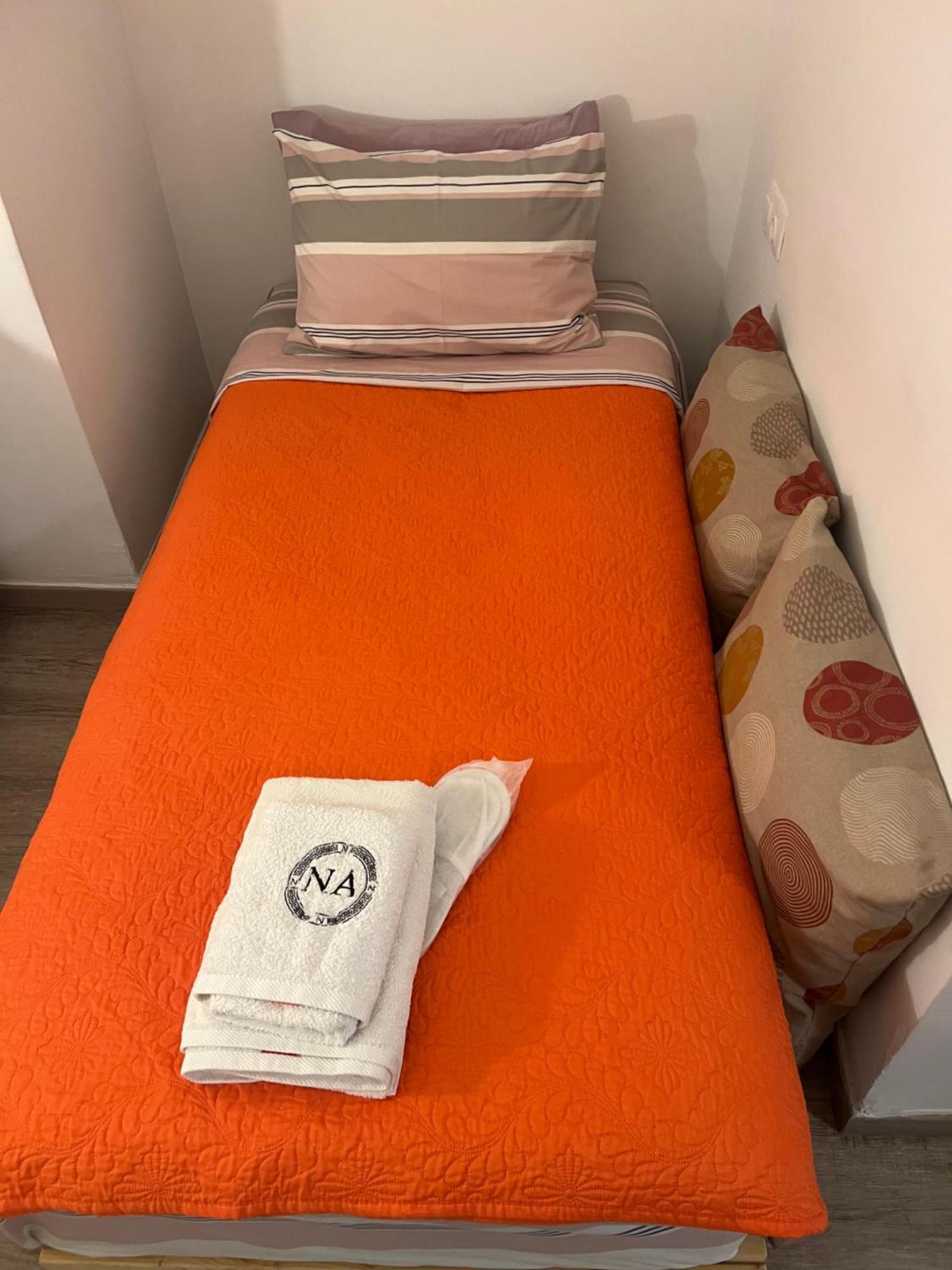 Stylish, Comfortable, Basement Loft-Like Apartment With Amenities アテネ エクステリア 写真